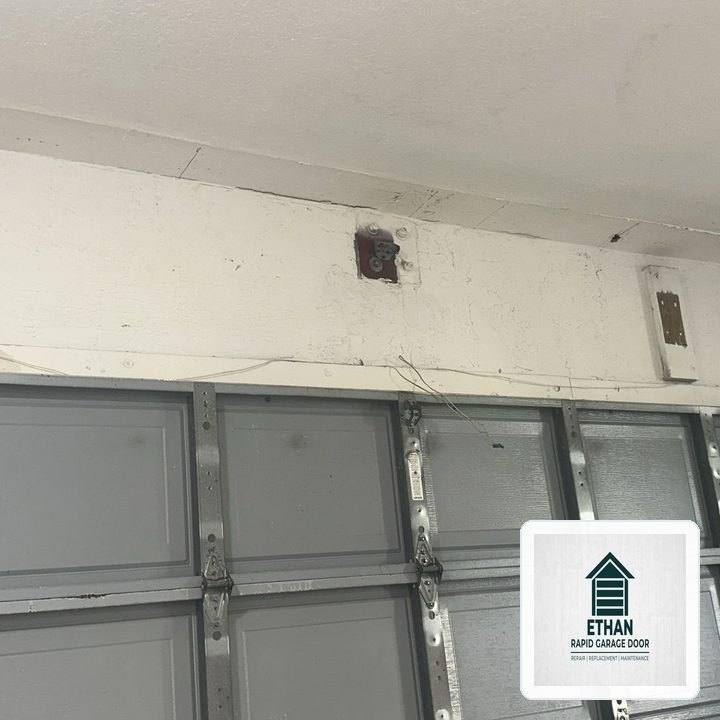 Off-Track Garage Door Emergency Realignment & Laser Calibration in Lake Forest, IL